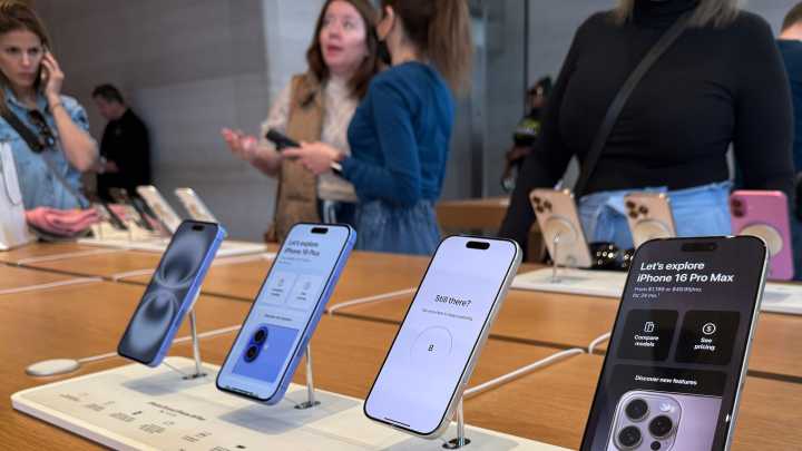 $2.5 billion investment to bring all cover glass manufacturing for iPhones, Apple Watches to KY