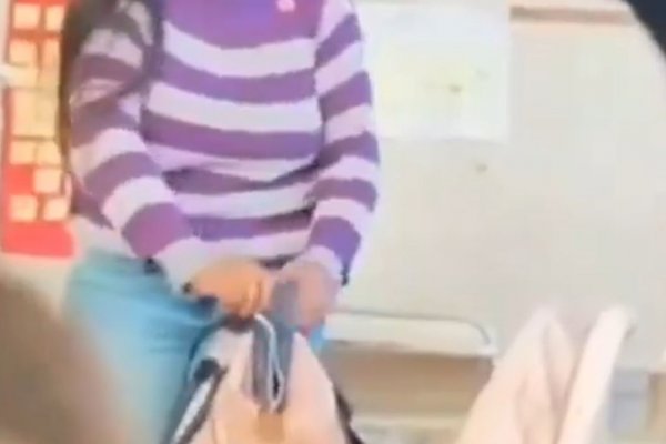 La maestra chorra: alumnos pusieron una cámara en el aula y la descubrieron in fraganti