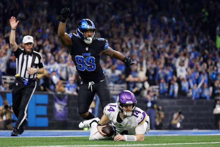 3 Edge Rushers? Lions’ initial roster has us clamoring for Za’Darius Smith’s return