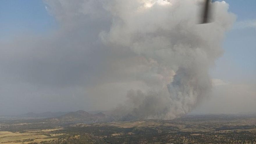 Confinado el municipio extremeño de Villar del Pedroso por un incendio