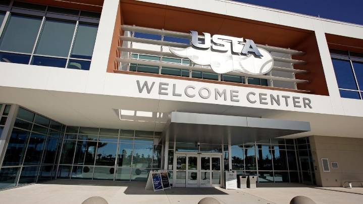 The group in charge of tennis in the US is starting its first coaching program