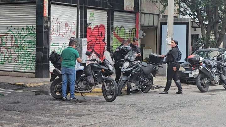 Oficial de Jalisco es atropellada al acudir a auxiliar a compañero herido; resultó con fractura de cadera