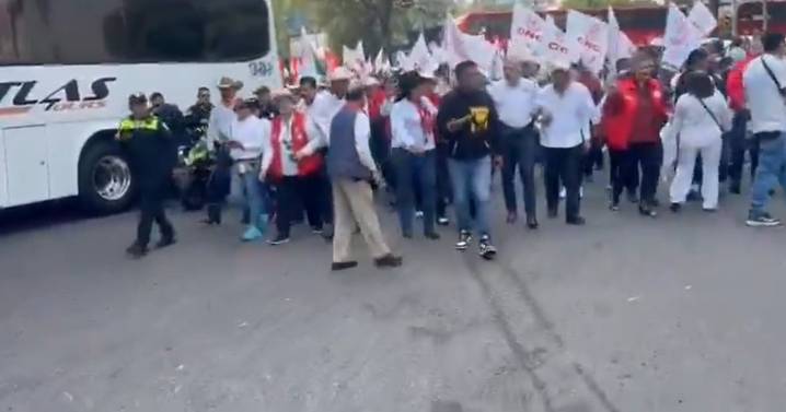 Con marcha, militantes priistas se manifiestan en apoyo a ‘Alito’ Moreno