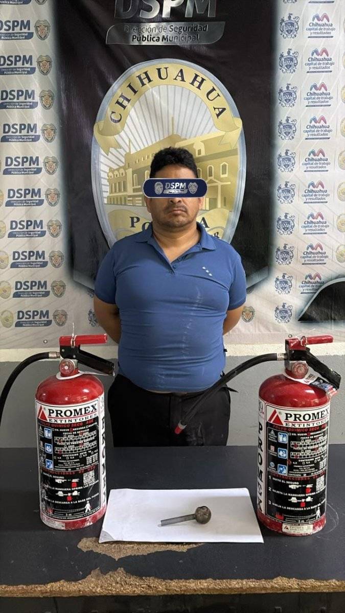 Detiene Policía Municipal a guardia de banco por causar daños al inmueble
