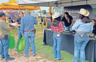 Impulsa Bankaool al campo con su participación en el Día de la Alfalfa