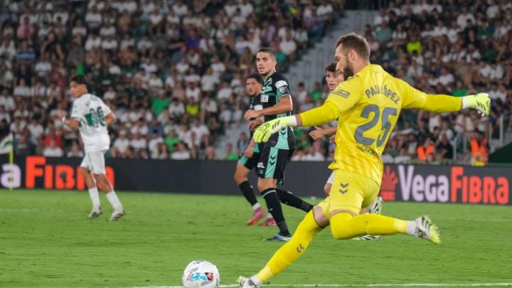Germán Valera rescata al Elche ante un discreto Betis