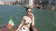 Muere el asistente de dirección de Emily en París mientras rodaban la serie en su natal Venecia en Italia