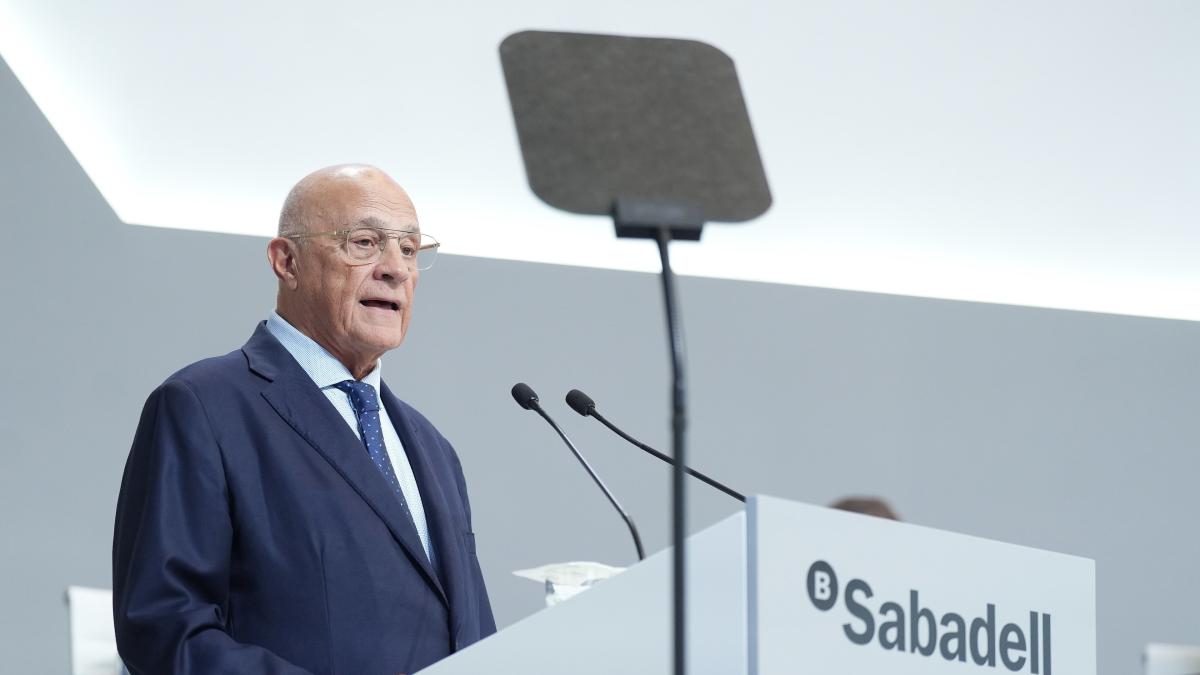 Banc Sabadell aprueba la venta de TSB y complica la opa de BBVA