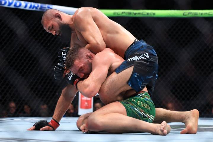 UFC 319: Khamzat Chimaev dominates Dricus Du Plessis to claim middleweight title
