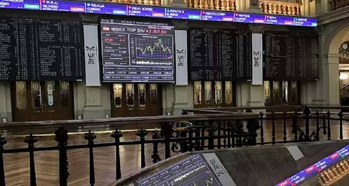 Bolsas europeas cierran al alza pese a datos que moderan expectativas sobre la Fed