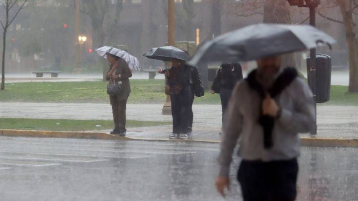 Alerta por ciclogénesis, tormentas y frío en el día más lluvioso de la semana: las zonas afectadas y cómo seguirá el clima en el AMBA