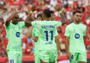 El Barça se estrena con victoria plácida y polémica