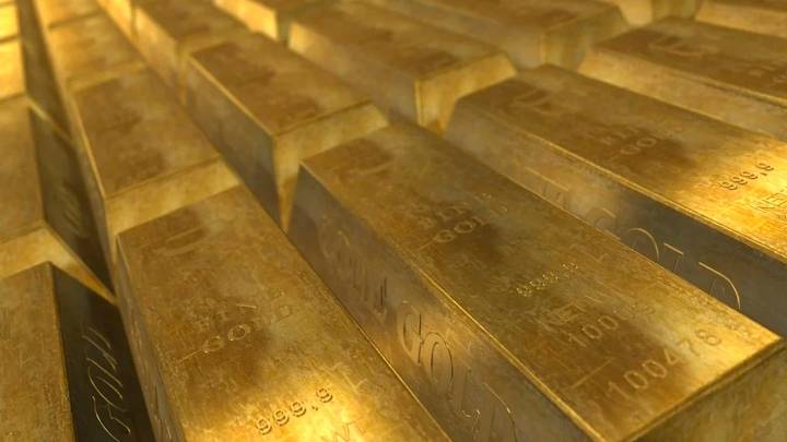 Precio del oro cae por subida del dólar a máximo en 5 años
