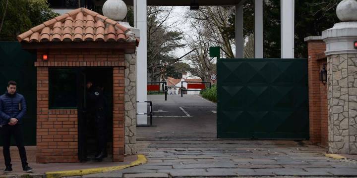 El detrás de escena de la reunión de Milei con diputados en Olivos: les encomendó un rol clave y vieron la nueva película de Francella
