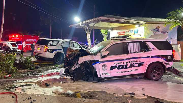 Fort Lauderdale officers hospitalized after crashing into each other: PoliceFort Lauderdale officers hospitalized after crashing into each other: