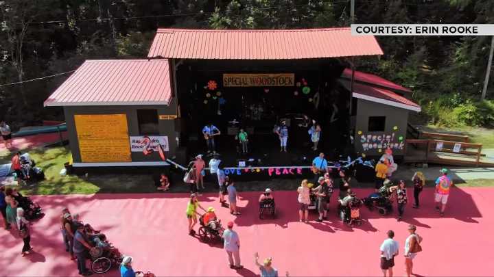 Live music ranging from jazz to disco hits Island stages