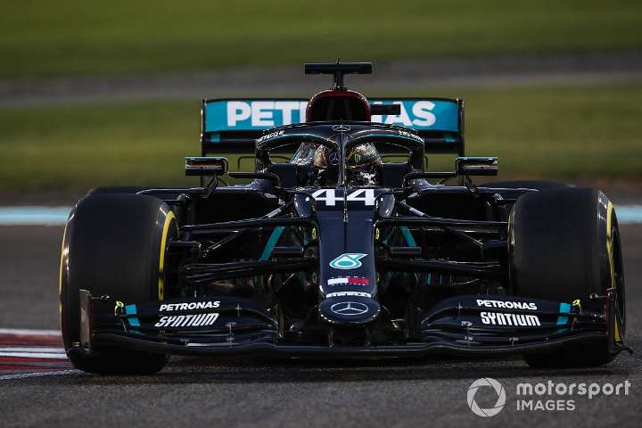 Hamilton says weeks off made him lose momentum