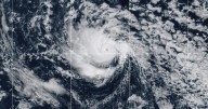 Henriette se fortalece hasta convertirse en huracán; no es amenaza para tierra