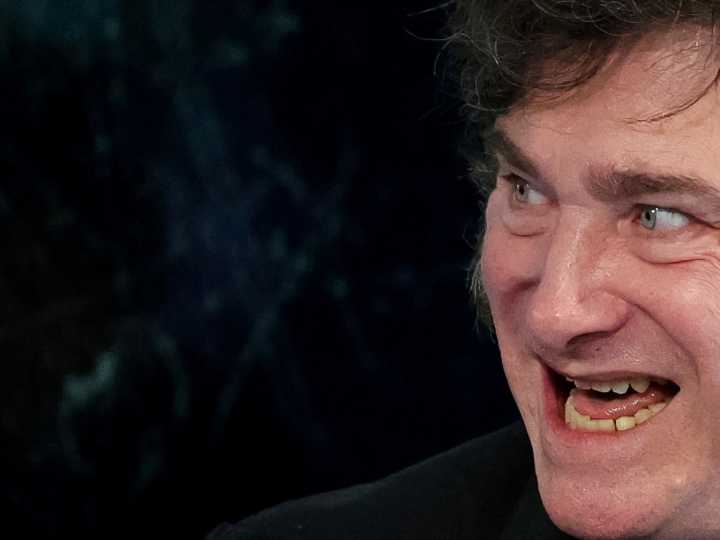 Nueva encuesta y mala noticia para Milei: se cayó del podio en un ranking de presidentes