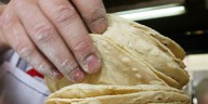 Albazo de fiestas Patrias; sube tortilla 2 pesos en Valle de México