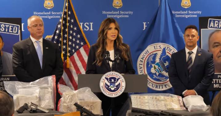 DHS Secretary Noem defends ICE tactics in second Illinois visit