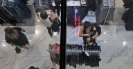 Confianza empresarial del comercio se mantiene en terreno pesimista y Kast lidera en percepción positiva de candidatos