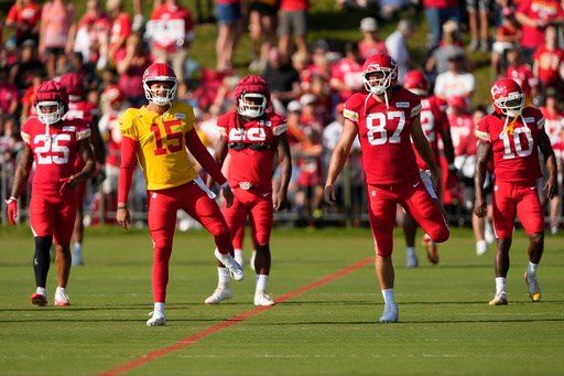 Mahomes, Chiefs starters to play in preseason opener against Cardinals