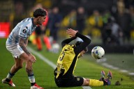 Peñarol acusa estrategia de Racing para lesionar a su figura en Copa Libertadores: “Se turnaban para pegarle”