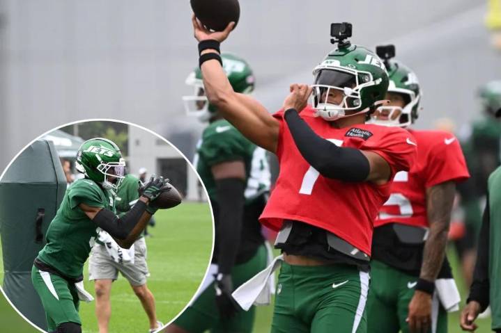Justin Fields-Garret Wilson combo a bright spot on rainy Jets day