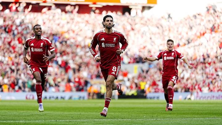 El Liverpool doblega al Arsenal y fortalece su liderato