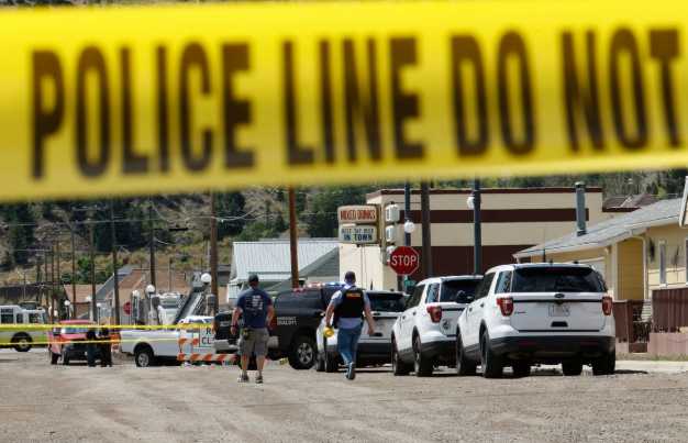 Sujeto balea a varias personas en negocio de Montana