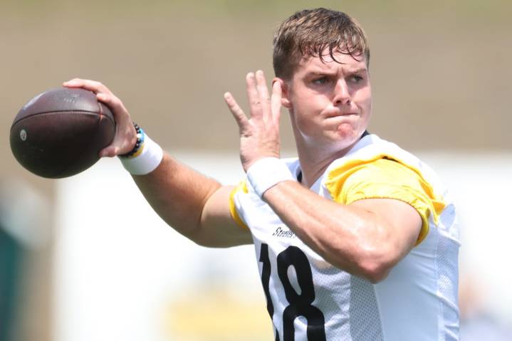 Deadspin | Steelers rookie QB Will Howard hurts throwing hand at practice
