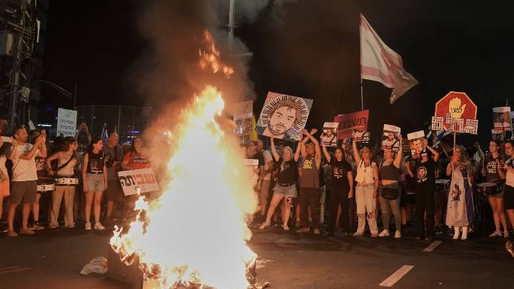 Israel prepares to move Palestinians to southern Gaza as Israelis urge mass protest over war