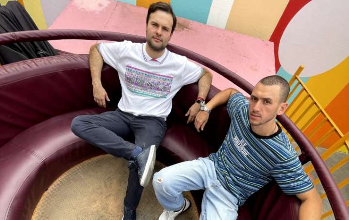 «Niños de Hoy», el álbum de Atípico y Plástica que mezcla rock argentino, pop y electrónica
