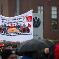 German unemployment tops 3 million, highest for a decade