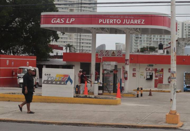 Para economizar: conductores cambian la gasolina por el gas como combustible