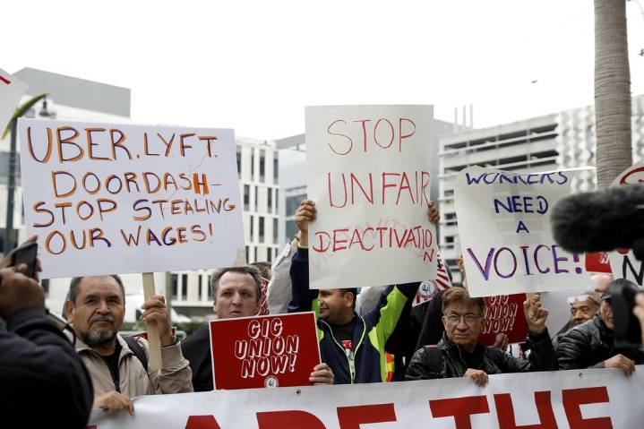 California lawmakers reach deal with Uber, Lyft that would allow drivers to unionize