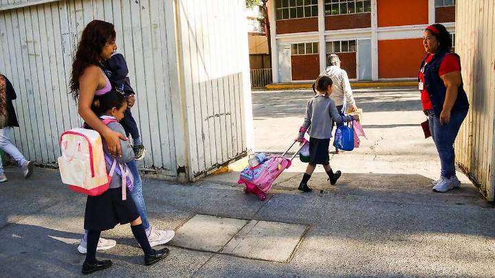 Regreso a clases 2025: Tendrán que gastar familias más de 10 mil pesos por alumno