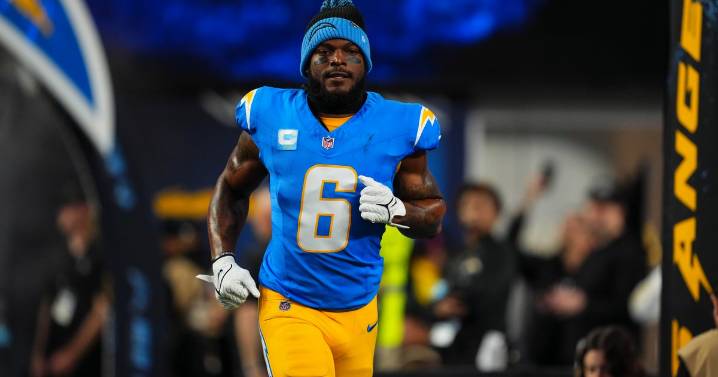 Chargers linebacker Denzel Perryman arrested on weapons charges, held without bail