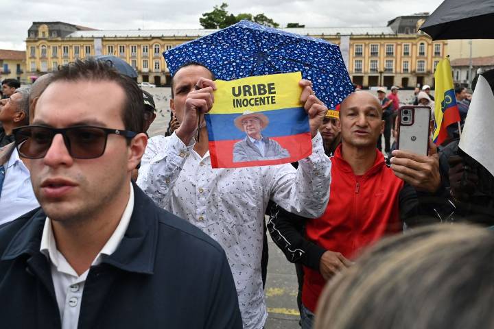 Hallan culpable a ex abogado del ex presidente de Colombia, Álvaro Uribe