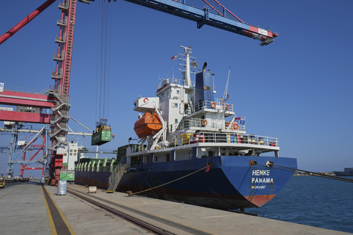 Barco con toneladas de alimentos para Gaza se acerca a puerto israelí tras salir de Chipre
