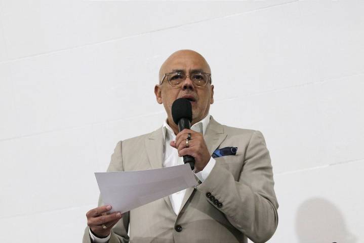 Jorge Rodríguez: «Extranjero que entre a Venezuela sin permiso, aquí se queda preso»