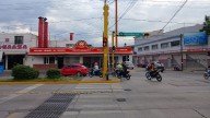 Accidente en área de juegos de restaurante en León: Cae estructura de madera sobre dos niñas