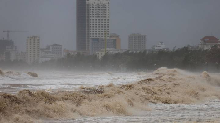 Typhoon Kajiki forces evacuation of more than 500,000 in Vietnam