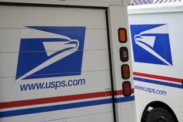 Servicios postales de UE pausan envíos de paquetes a EU