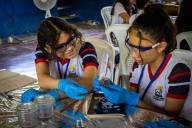 Clubes de Ciencia Colombia: una década llevando la curiosidad científica a las aulas del país.