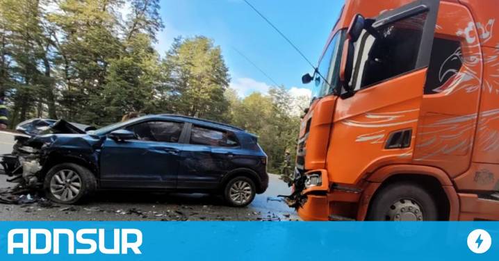 19:01 Accidente en la cordillera: dos heridos en un choque entre un camión y un auto