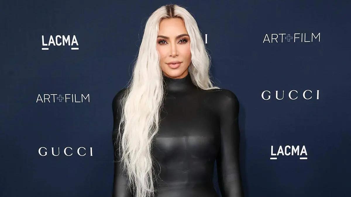 Kim Kardashian se realiza polémico tratamiento médico en México