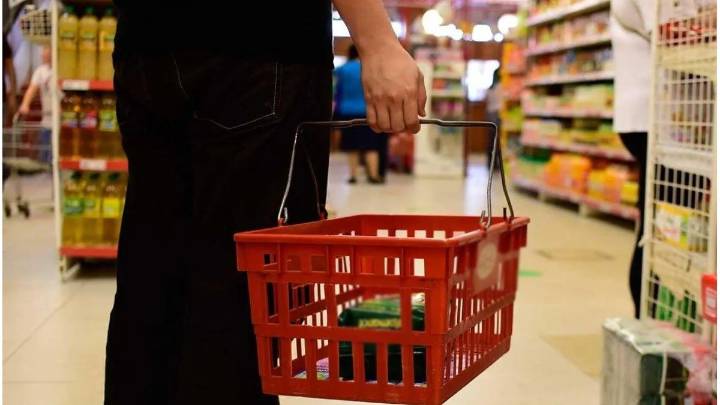 Advierten que la calma inflacionaria podría romperse: el dólar y la presión sobre la canasta básica marcarán el ritmo hacia las elecciones