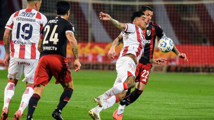 Armani volvió a aparecer en los penales, y River continúa en la Copa Argentina